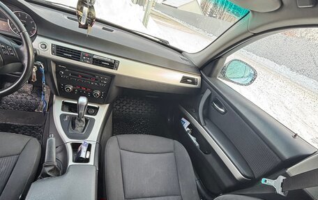 BMW 3 серия, 2010 год, 950 000 рублей, 13 фотография