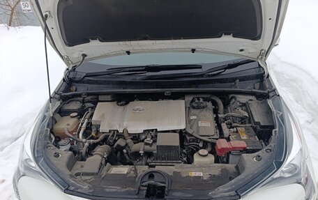 Toyota Prius IV XW50, 2017 год, 1 650 000 рублей, 8 фотография