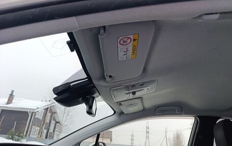 Toyota Prius IV XW50, 2017 год, 1 650 000 рублей, 13 фотография