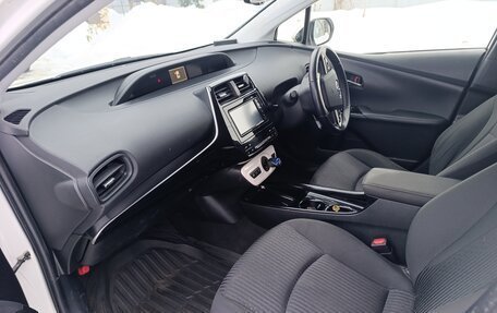 Toyota Prius IV XW50, 2017 год, 1 650 000 рублей, 11 фотография