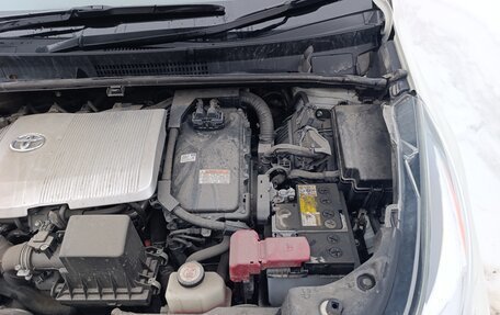 Toyota Prius IV XW50, 2017 год, 1 650 000 рублей, 10 фотография