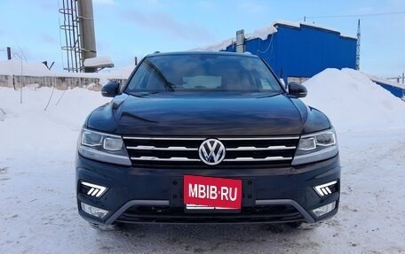 Volkswagen Tiguan II, 2020 год, 2 800 000 рублей, 1 фотография