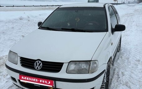 Volkswagen Polo III рестайлинг, 2001 год, 189 000 рублей, 2 фотография