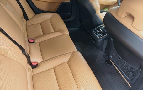 Volvo V90 Cross Country I рестайлинг, 2018 год, 4 500 000 рублей, 26 фотография