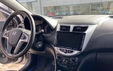 Hyundai Solaris II рестайлинг, 2011 год, 680 000 рублей, 3 фотография