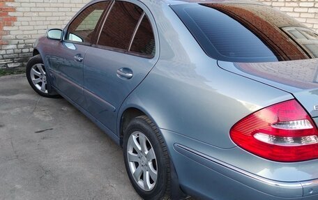 Mercedes-Benz E-Класс, 2004 год, 900 000 рублей, 2 фотография