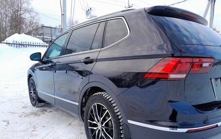 Volkswagen Tiguan II, 2020 год, 2 800 000 рублей, 2 фотография