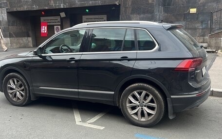 Volkswagen Tiguan II, 2017 год, 2 700 000 рублей, 2 фотография