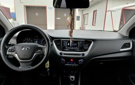 Hyundai Solaris II рестайлинг, 2018 год, 1 256 000 рублей, 3 фотография