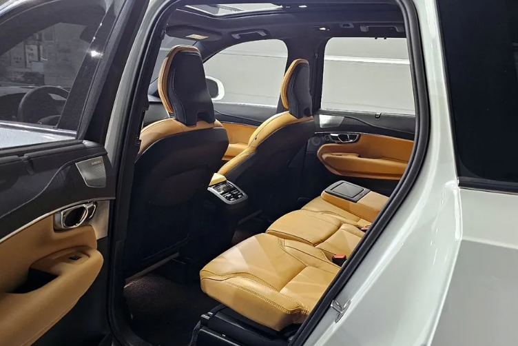 Volvo XC90 II рестайлинг, 2024 год, 8 900 000 рублей, 9 фотография