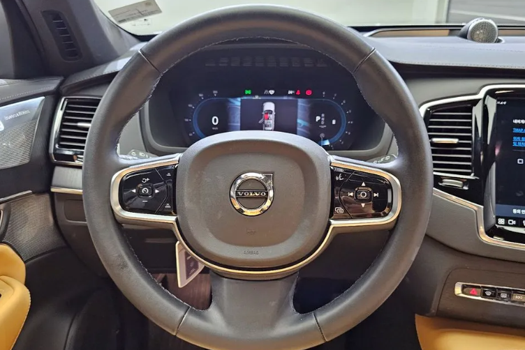 Volvo XC90 II рестайлинг, 2024 год, 8 900 000 рублей, 11 фотография