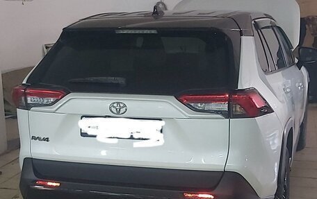 Toyota RAV4, 2020 год, 3 300 000 рублей, 5 фотография