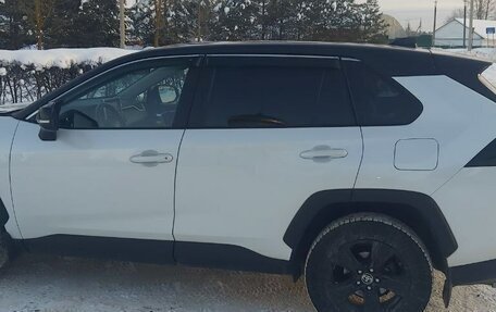 Toyota RAV4, 2020 год, 3 300 000 рублей, 2 фотография