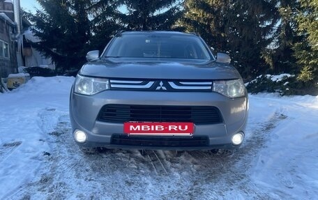 Mitsubishi Outlander III рестайлинг 3, 2012 год, 1 200 000 рублей, 2 фотография