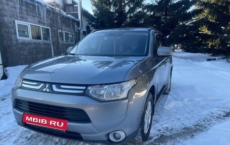 Mitsubishi Outlander III рестайлинг 3, 2012 год, 1 200 000 рублей, 3 фотография