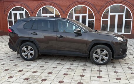 Toyota RAV4, 2022 год, 3 100 000 рублей, 8 фотография