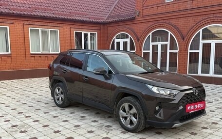 Toyota RAV4, 2022 год, 3 100 000 рублей, 7 фотография