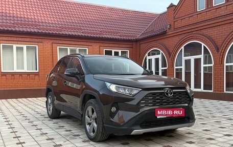 Toyota RAV4, 2022 год, 3 100 000 рублей, 5 фотография