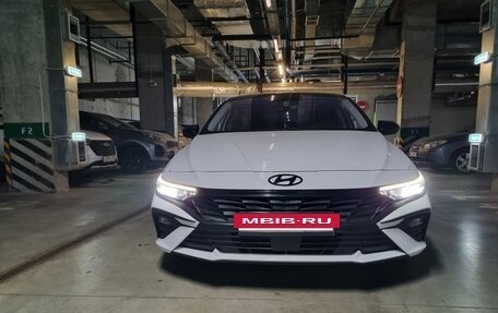Hyundai Elantra, 2023 год, 2 390 000 рублей, 2 фотография