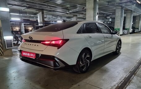 Hyundai Elantra, 2023 год, 2 390 000 рублей, 5 фотография