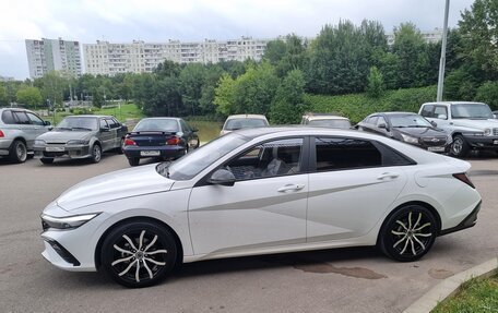 Hyundai Elantra, 2023 год, 2 390 000 рублей, 17 фотография