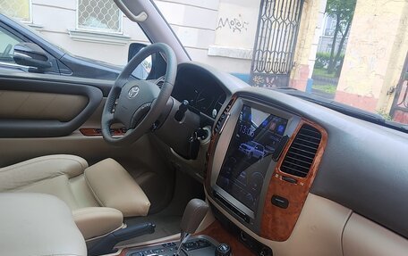 Toyota Land Cruiser 100 рестайлинг 2, 2006 год, 2 390 000 рублей, 10 фотография