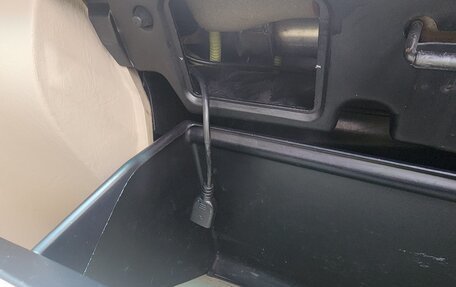 Toyota Land Cruiser 100 рестайлинг 2, 2006 год, 2 390 000 рублей, 18 фотография