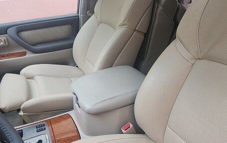 Toyota Land Cruiser 100 рестайлинг 2, 2006 год, 2 390 000 рублей, 12 фотография