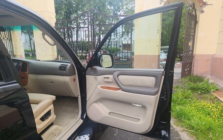 Toyota Land Cruiser 100 рестайлинг 2, 2006 год, 2 390 000 рублей, 37 фотография