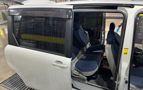 Toyota Sienta I, 2005 год, 575 000 рублей, 16 фотография