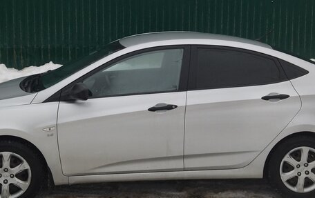 Hyundai Solaris II рестайлинг, 2011 год, 700 000 рублей, 3 фотография