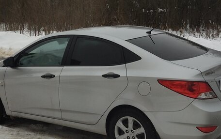 Hyundai Solaris II рестайлинг, 2011 год, 700 000 рублей, 5 фотография