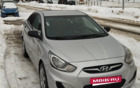 Hyundai Solaris II рестайлинг, 2011 год, 700 000 рублей, 2 фотография