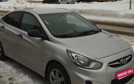 Hyundai Solaris II рестайлинг, 2011 год, 700 000 рублей, 4 фотография