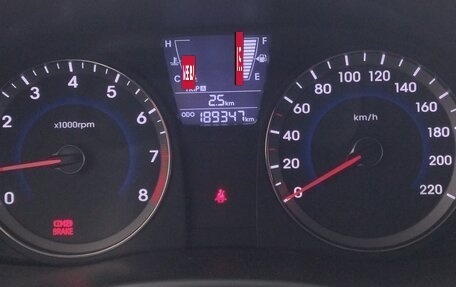 Hyundai Solaris II рестайлинг, 2011 год, 700 000 рублей, 7 фотография