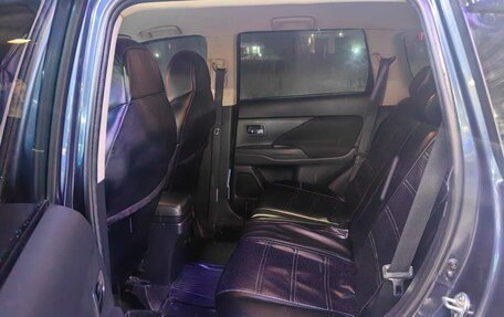 Mitsubishi Outlander III рестайлинг 3, 2018 год, 1 800 000 рублей, 18 фотография