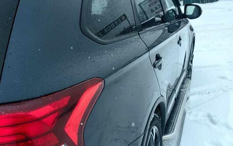 Mitsubishi Outlander III рестайлинг 3, 2018 год, 1 800 000 рублей, 22 фотография