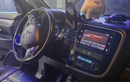 Mitsubishi Outlander III рестайлинг 3, 2018 год, 1 800 000 рублей, 17 фотография