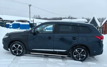 Mitsubishi Outlander III рестайлинг 3, 2018 год, 1 800 000 рублей, 26 фотография