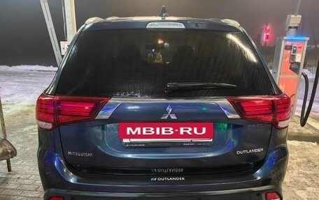 Mitsubishi Outlander III рестайлинг 3, 2018 год, 1 800 000 рублей, 20 фотография