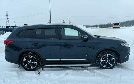 Mitsubishi Outlander III рестайлинг 3, 2018 год, 1 800 000 рублей, 32 фотография