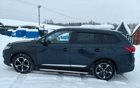 Mitsubishi Outlander III рестайлинг 3, 2018 год, 1 800 000 рублей, 33 фотография