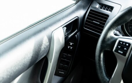 Toyota Land Cruiser Prado 150 рестайлинг 2, 2012 год, 3 000 000 рублей, 20 фотография