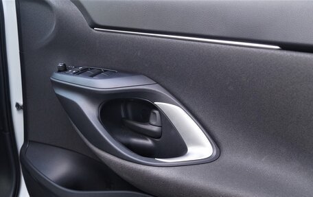 Toyota Yaris Cross, 2020 год, 2 300 000 рублей, 14 фотография