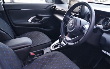 Toyota Yaris Cross, 2020 год, 2 300 000 рублей, 13 фотография