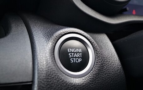 Toyota Yaris Cross, 2020 год, 2 300 000 рублей, 21 фотография