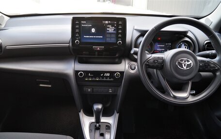 Toyota Yaris Cross, 2020 год, 2 300 000 рублей, 27 фотография