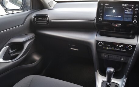 Toyota Yaris Cross, 2020 год, 2 300 000 рублей, 29 фотография