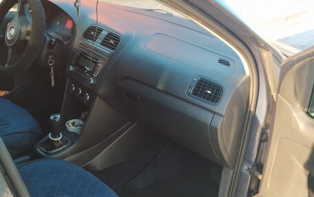 Volkswagen Polo VI (EU Market), 2011 год, 700 000 рублей, 16 фотография