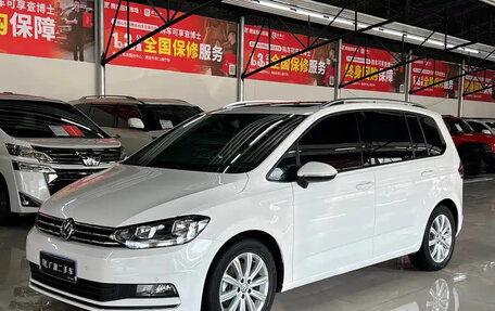 Volkswagen Touran III, 2021 год, 1 495 000 рублей, 2 фотография